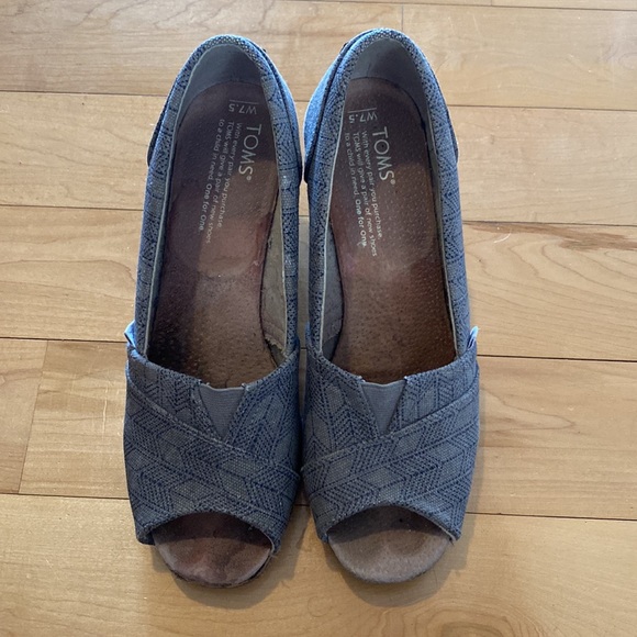 TOMS platform heeled shoes in gray - Picture 2 of 5